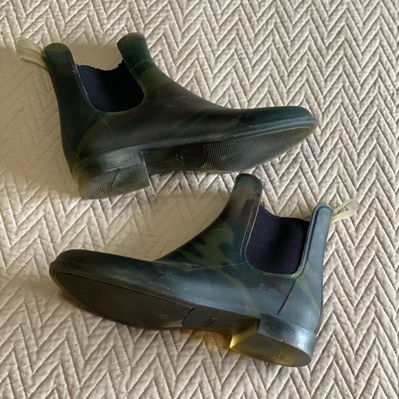 🎉FINAL PRICE🎉J. Crew Camo Chelsea Boots - Picture 2 of 8